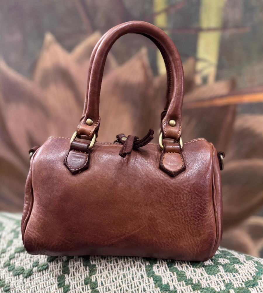 Mini Bauletto BS763 in color cognac di Bayside.