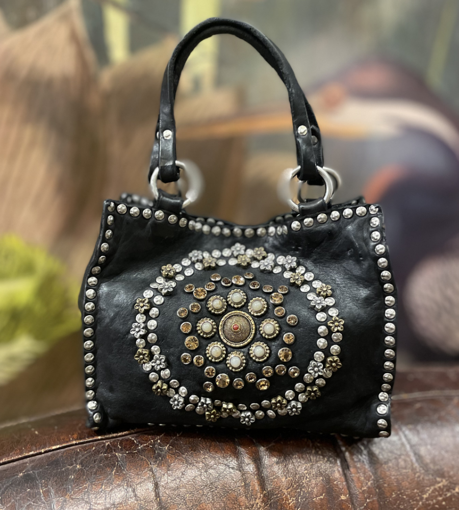 Borsa Campomaggi Dafne nera tracollina Bella di Notte con borchie